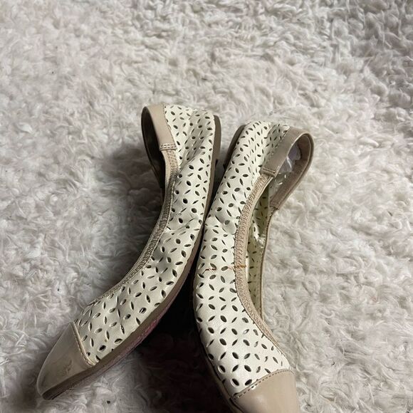 Dexflex Comfort Synthetic Beige and cream lazer cut Ballerina flats SZ9. - Picture 6 of 6